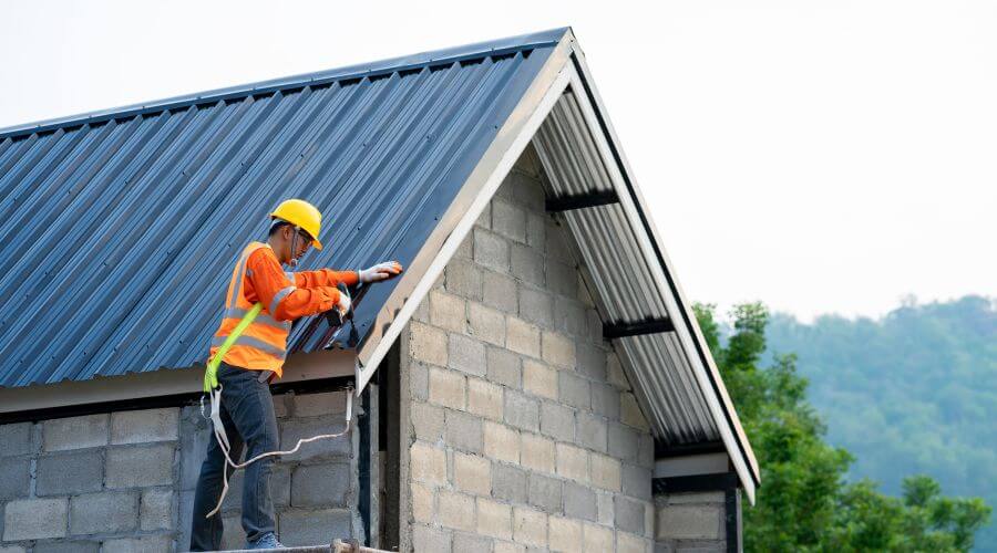 Professional gutter cleaning in Coloma, CA